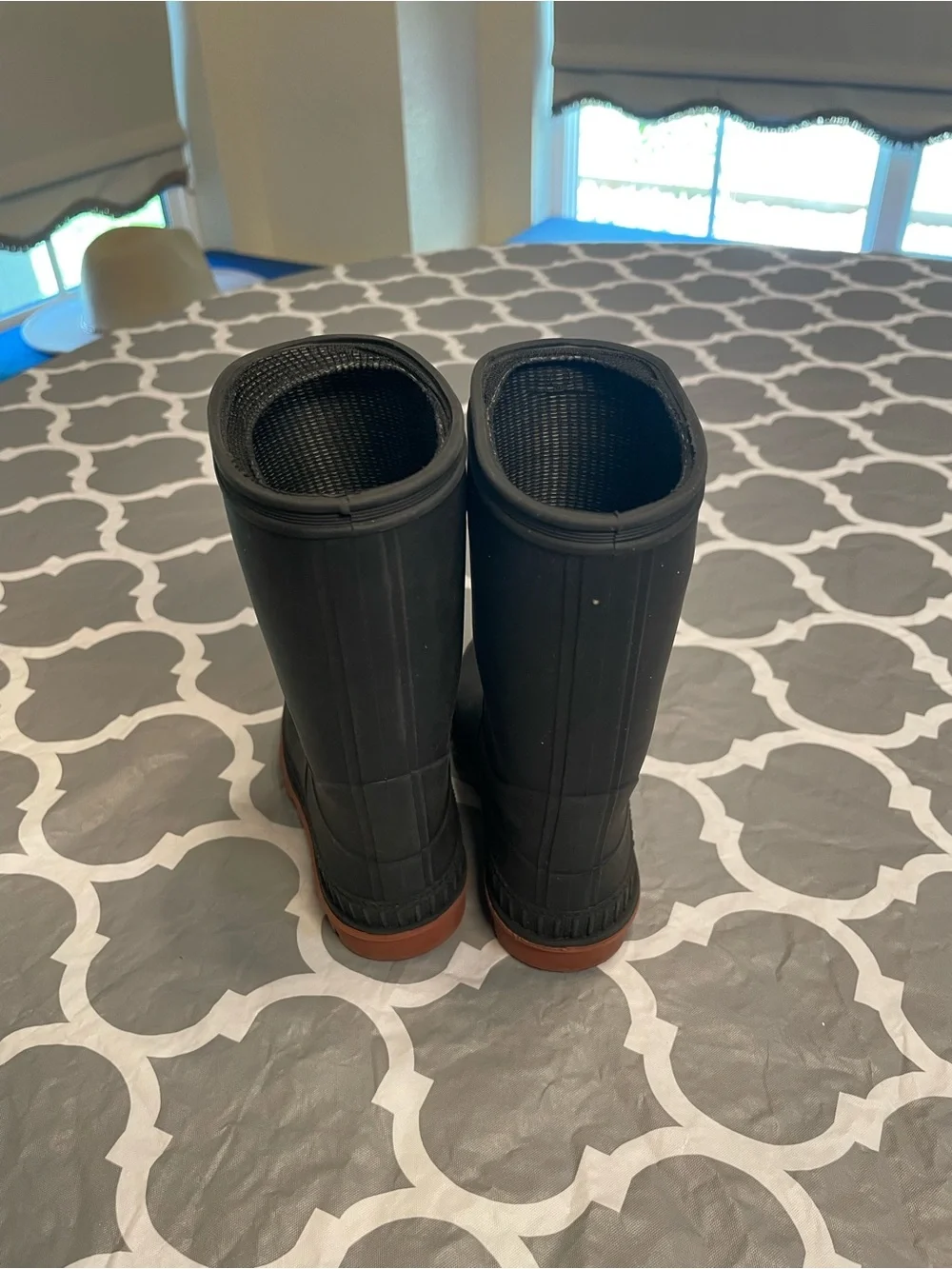 The Unbranded Brand sturdy black
